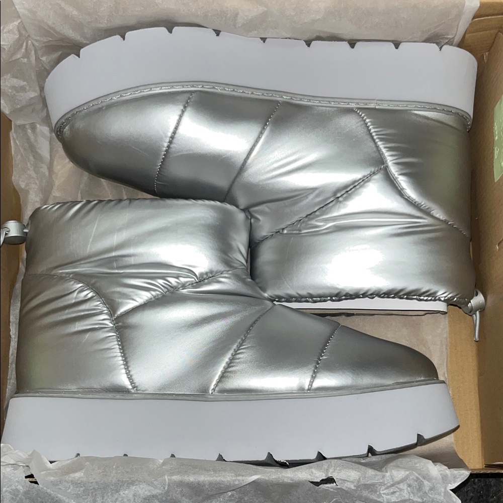 Stylish Silver Women's Winter Boots